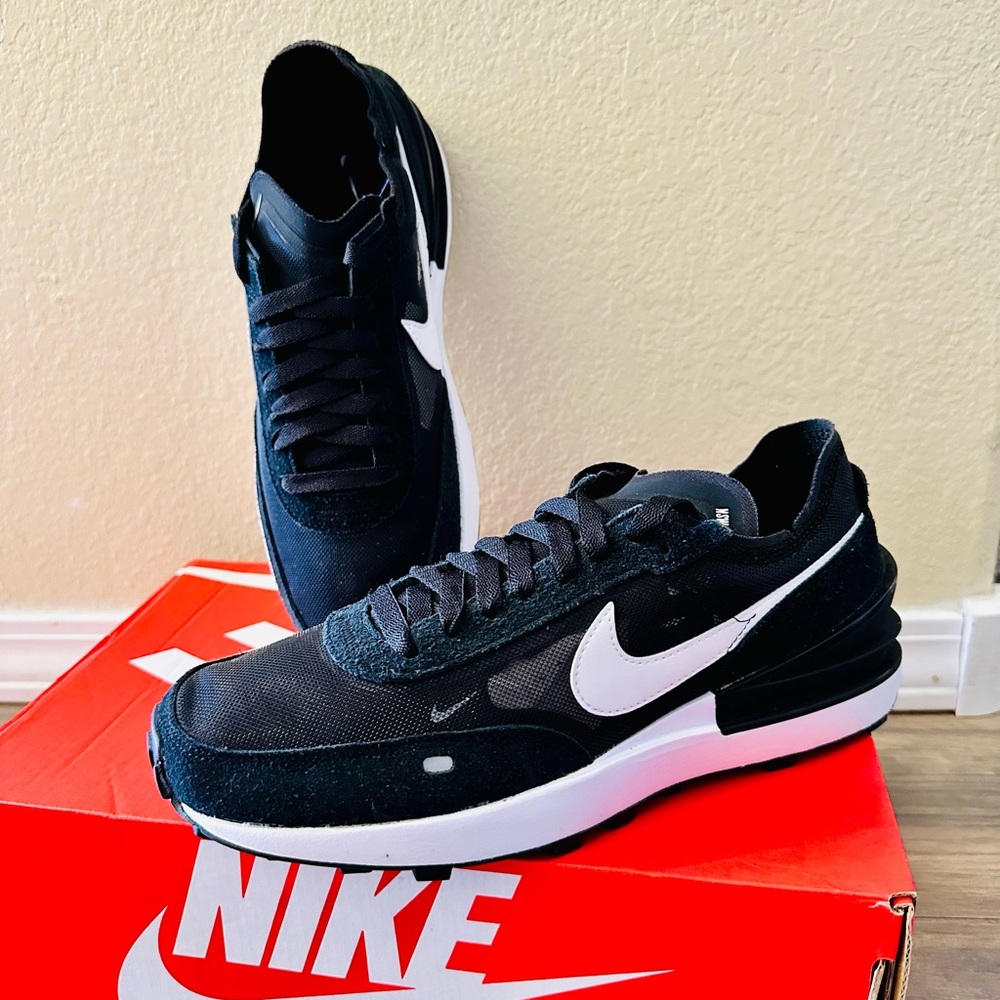 NEW! Unisex Nike Waffle One Black & White Running Sneakers